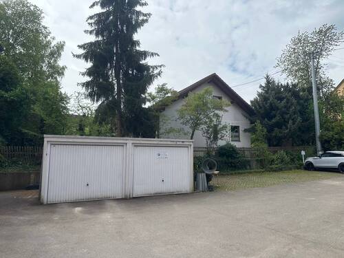 Garagen/Stellplatz - 