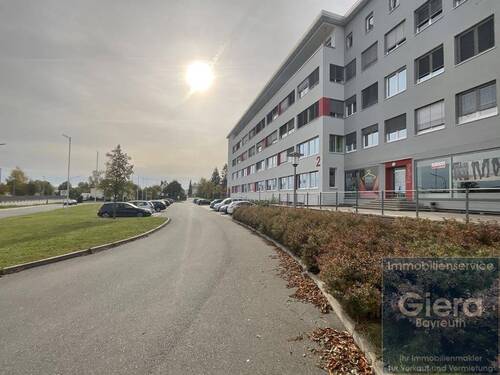 Ansicht Zufahrt - Halle in Bindlach zur Miete