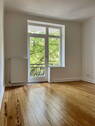 Wohnzimmer mit Balkon - 