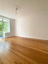 Wohnzimmer mit Balkon - 