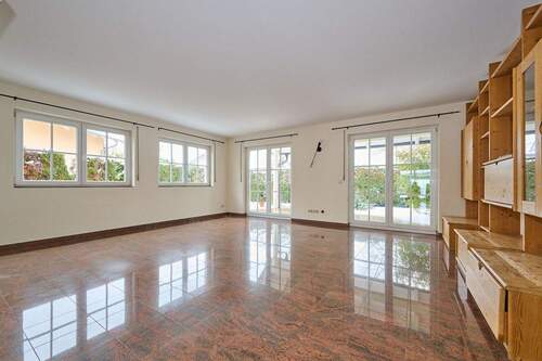 Wohnzimmer - 5 Zimmer Einfamilienhaus in Straubing / Ittling