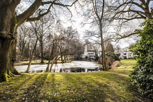 Teich in Parkanlage - 