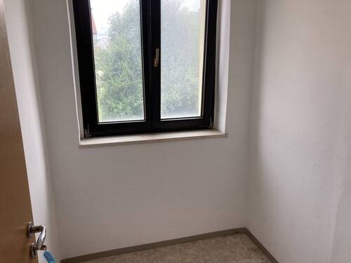 Abstellraum halb Treppe - Etagenwohnung mit 56,00 m&sup2; in Zwickau zur Miete