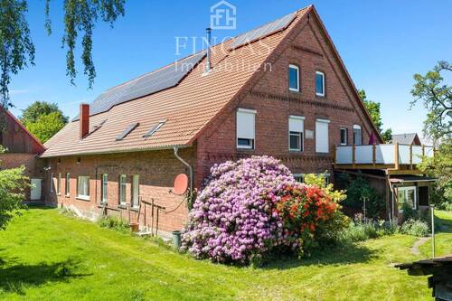 Außenansicht Rückseite - *Charmanter Resthof mit zwei Wohneinheiten, Gästebereich & Potenzial zur Pferdehaltung*