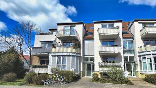 Außenansicht - helle 3 Zimmerwohnung am südlichen Stadtrand von Dresden mit Balkon inkl. Tiefgaragenstellplatz.