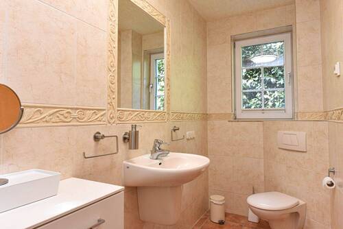 helles Tageslichtbad mit Dusche - 