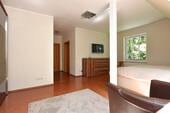 Hauptschlafzimmer mit Bad en Suite & Ankleide - 