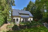 Massivbauweise mit glasierten Tondachziegel - 6 Zimmer Einfamilienhaus in Soderstorf