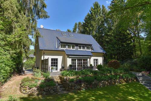 Massivbauweise mit glasierten Tondachziegel - 6 Zimmer Einfamilienhaus in Soderstorf