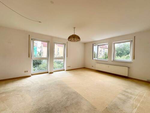 Wohnzimmer (Teppich wurde inzwischen entfernt) - 3 Zimmer Etagenwohnung in Heidenau