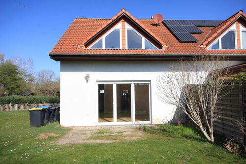 Hausansicht - Doppelhaushälfte mit bester Ausstattung auf sonnigem Südwest-Grundstück