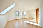 Wohnraum im ausgebauten Spitzdach über der Doppelg - 