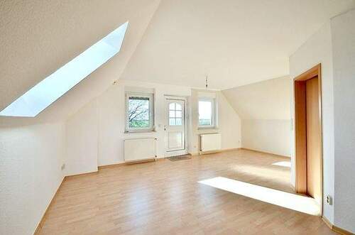 Wohnraum im ausgebauten Spitzdach über der Doppelg - 