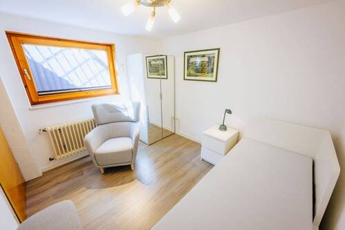 wohnlich ausgeb. Zimmer im Keller (Nfl.) - 