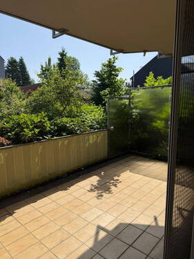 Balkon Ansicht 1 - Schöne und ruhige 2-Zimmer Wohnung mit Gäste-WC und Bad inklusive Balkon auf 98m²