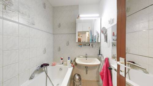 Bad mit Badewanne - 