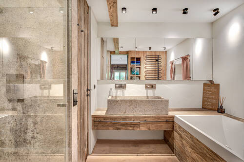 Badezimmer mit Regendusche - 