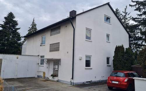 Objektansicht - Gepflegtes 2-3 Familienhaus in NÜRNBERG-Kalchreuth ab 03.2026 komplett BEZUGSFREI