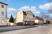 Hauptgebäude Frontansicht - 2 Zimmer Mehrfamilienhaus, Wohnhaus zum Kaufen in Hohen Neuendorf