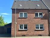 Hausansicht Vorderseite - Schönes Einfamilienhaus mit großem Garten