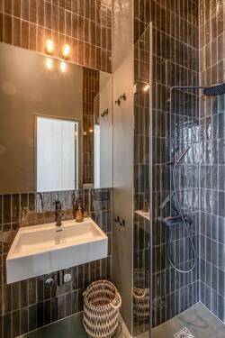 Bad mit schwellenloser Regendusche - 