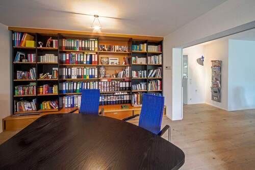 EG Büro mit Schiebetür zum Wohnbereich - 