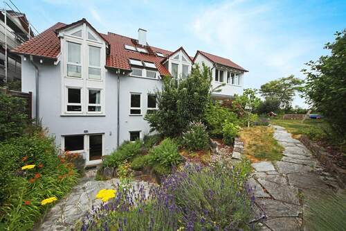 Ansicht Süd - Großzügiges Familiendomizil mit Einliegerwohnung und Schwimmbad und viel Platz zum Leben