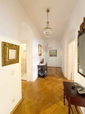 Flur I - 3 Zimmer Etagenwohnung zum Kaufen in München