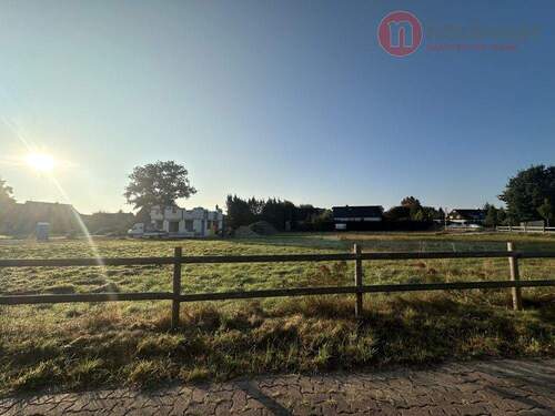 Bild 1 - Schönes Baugrundstück im Ortskern von Brackel
