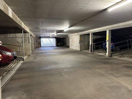 Tiefgarage mit Doppelparkern - 