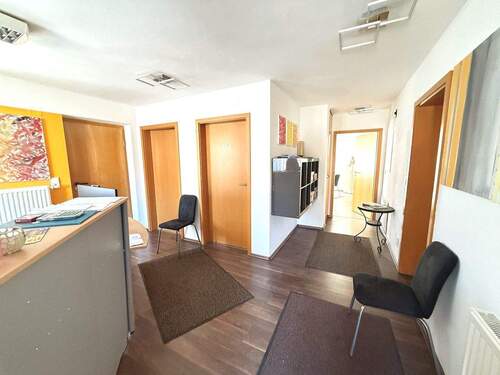Empfang/Flur - 5 Zimmer Büro in Altenstadt
