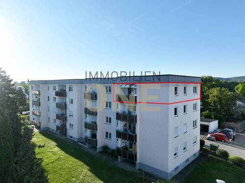 Bild 1 - Sanierungsbedürftige 4,5-Zimmer-Wohnung mit Südbalkon, Einzelgarage und Weitblick
