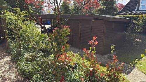 Blick auf Weg + Carport - 