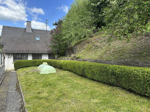 Garten mit Blick zum Haus - 