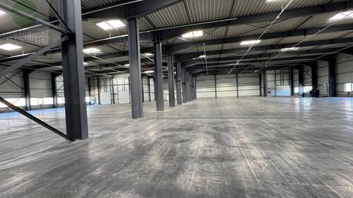 Lagerhalle große mit LKW befahrbare Grundfläche - Neuwertige, 3400 m² große Lagerhalle zu vermieten