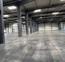 Neuwertige, 3400 m² große Lagerhalle zu vermieten - Neuhaus am Rennweg