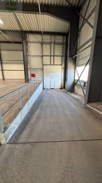 Einfahrtor geeignet für Einfahrt mit Lastzug - Halle in Neuhaus am Rennweg