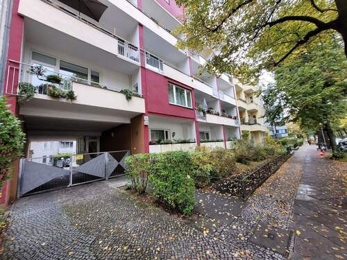 Straßenansicht - Mehrfamilienhaus - Aufgeteilt im Herzen von Berlin Tempelhof