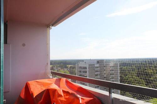Alpenblick, 2-Zi., ruhige Lage, München-SOLLN mit Top-Schwimmbad Separate Küche, ca. 65 m² Wohn-Nutzfl., Kellerabteil, TG-Einzelstellplatz optional 2 RE/MAX Landsberg am Lech (Obj. PSc-1178) SCHÖNER WOHNEN HOCH ÜBER MÜNCHEN In Kürze die wichtigsten Fakte - 