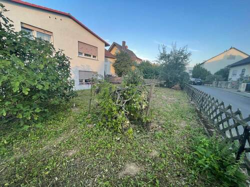 Gartenansicht - Charmantes Zweifamilienhaus mit großzügigem Gartenparadies