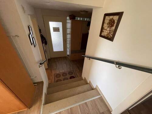 EG_Flur_ZimmerEingang - 9 Zimmer Mehrfamilienhaus, Wohnhaus zum Kaufen in Wöllstadt