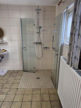 begehbare Duche im EG - 