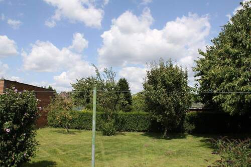 Garten mit Obstbäumen - 