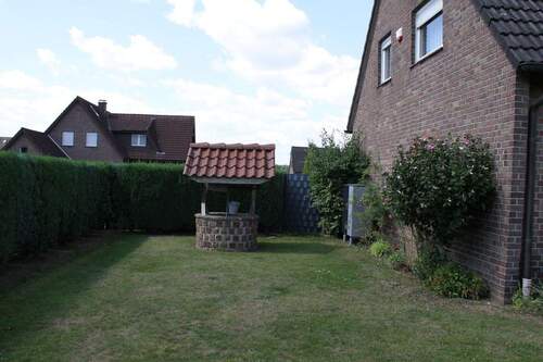 Garten mit Brunnen - 