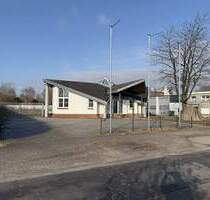 Attraktives Gewerbeobjekt mit 2200 m² Grundstück - Henstedt-Ulzburg