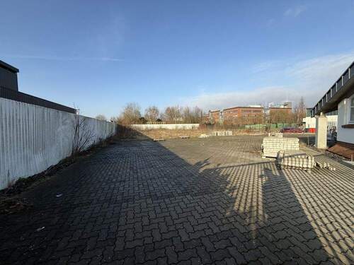 Hoffläche - Büro mit 225,00 m&sup2; in Henstedt-Ulzburg zur Miete