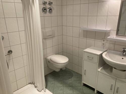 Badezimmer mit Dusche - 