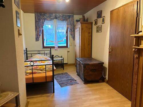 11 Zimmer im OG und Zugang zum DG.jpg - 