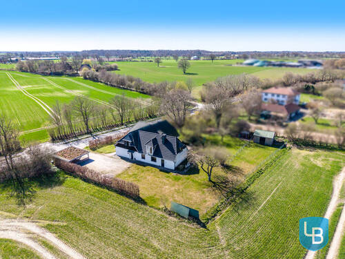 Vogelperspektive - Zuhause ankommen: Großzügige Wohneinheit mit Weitblick, Charme und Privatsphäre