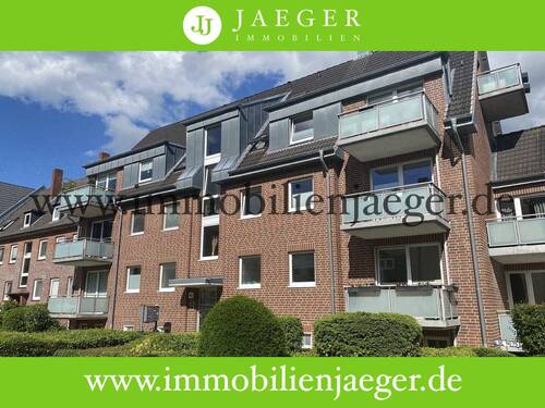 Hausansicht - Alt-Garstedt modernes Wohnhaus - gepflegte Wohnung mit Balkon, halboffene EBK, Duschbad, 1.OG